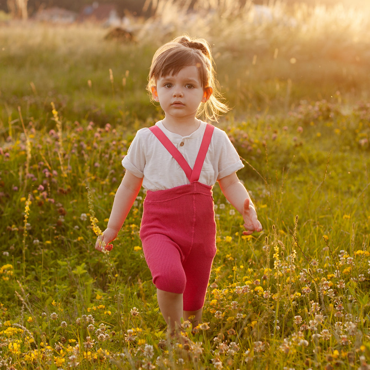 Kurze Hose mit Trägern - Magenta