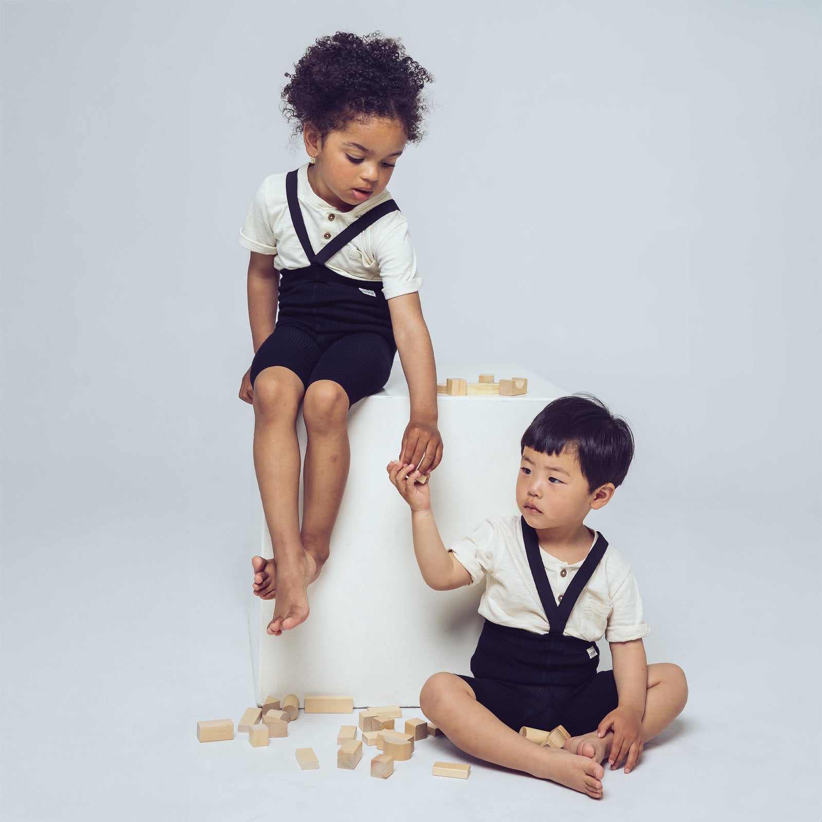 Kurze Hose mit Trägern - Carbon Schwarz